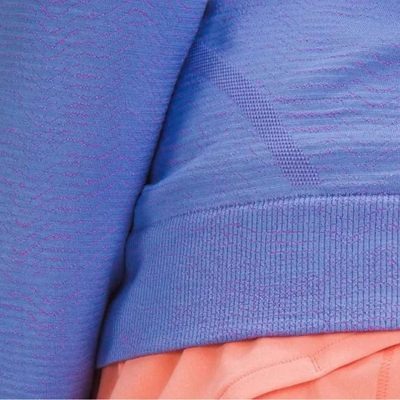 Lululemon Swiftly Relaxed Long-Sleeve Shirt
Ripple Wave Wild Indigo / Sonic Pink - Picture 3 of 8